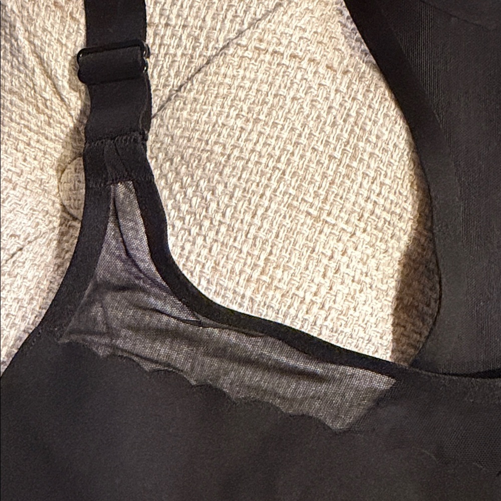 Victoria's Secret Black Mesh Sports Bra - Picture 2 of 4